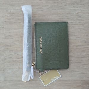 New! Michael kors writlet